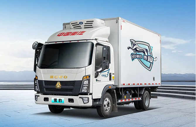 中国重汽HOWO轻卡雪豹冷藏车高效有方，驭“鲜”有道