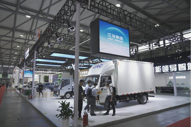 2024上海国际低碳智慧出行展览会开幕，江淮1卡帅铃EV5“威武”亮相