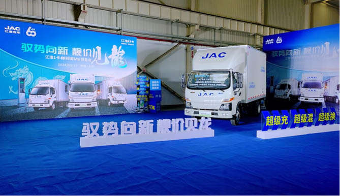 江淮1卡帅铃EV5纯电轻卡性价比有多高？看看这几点就知道