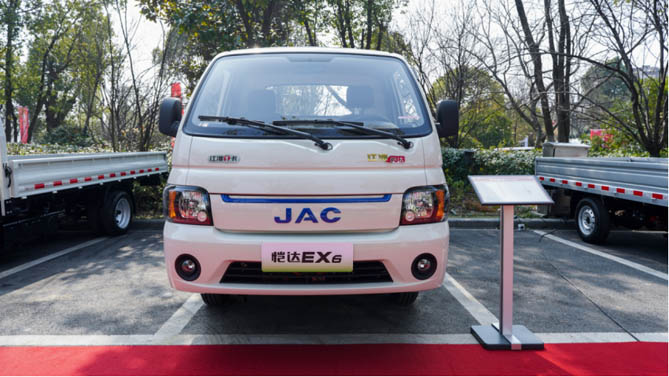 买纯电轿卡认准恺达EX6，64度版续航320km，像开轿车去挣钱