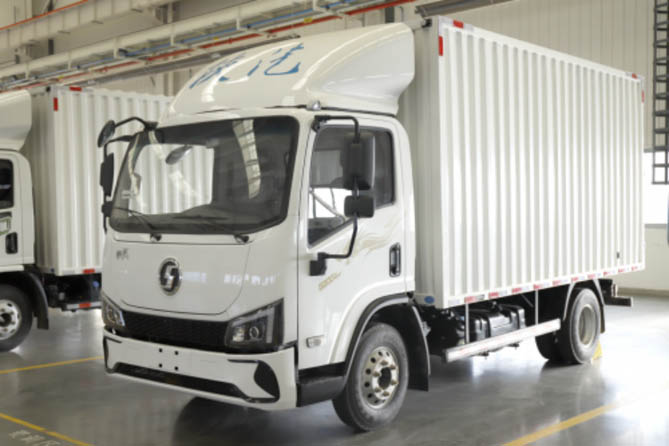 一身名牌+高强度发动机 陕汽德龍G200助力卡友“逆天改命”