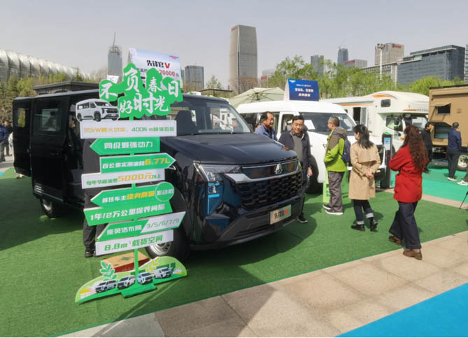 中国重汽轻型汽车强势登陆三大房车展，演绎移动生活新风尚