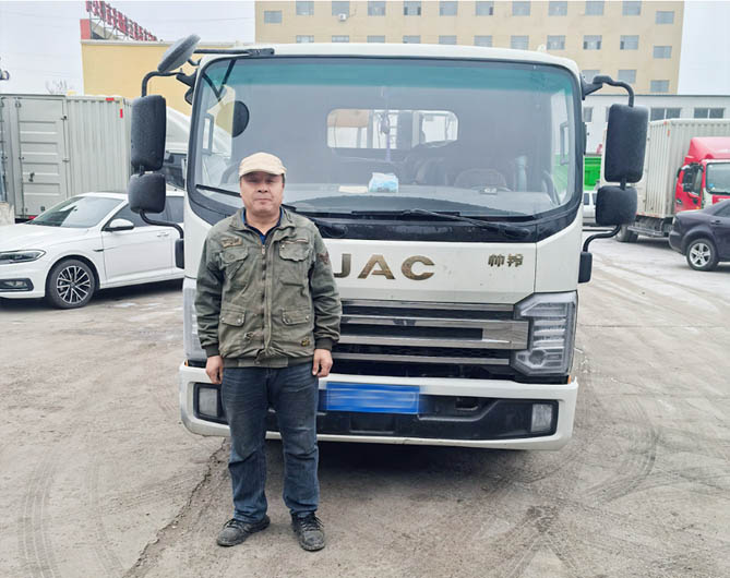 【周六有老友】十年逐花酿蜜路，江淮1卡帅铃助力新疆蜂农的甜蜜事业