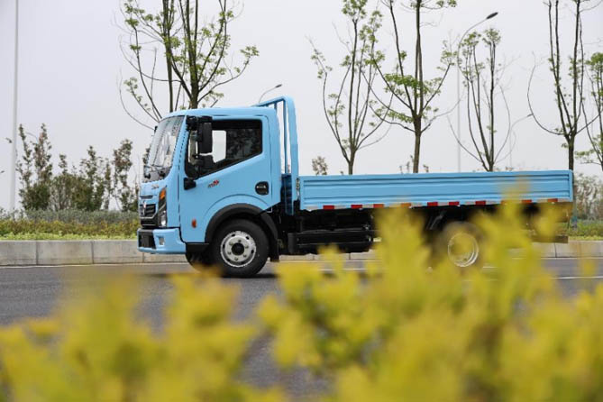 想花5万左右买辆超值卡车？东风多利卡任吾行，省钱又省心！