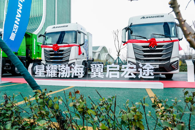 大电量赋能全场景运营，欧曼星翼600kWh纯电牵引车焕新助力