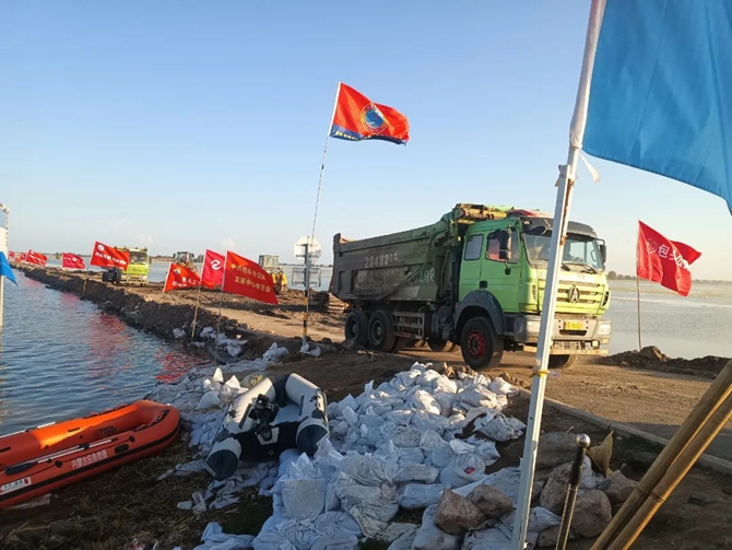 风雨同舟！北奔重汽与包头土右旗共筑抗洪“暖心堤坝”